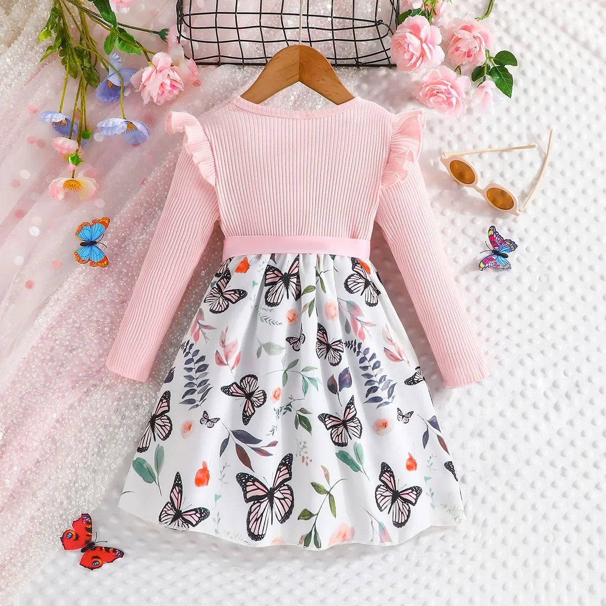 Schmetterlingstraum Kleid – Ein Hauch von Magie für kleine Entdeckerinnen