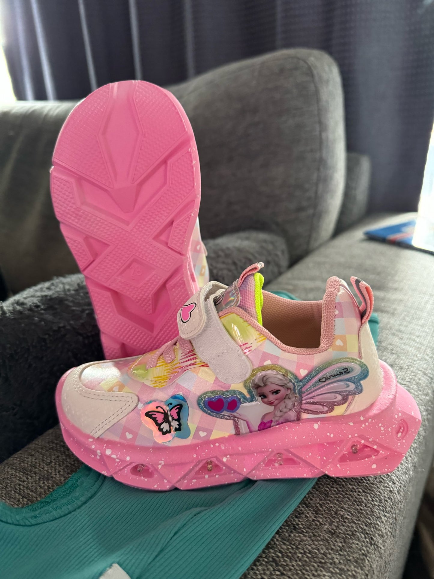 Leuchtende Kinder-Sneaker mit Schmetterlings-Design