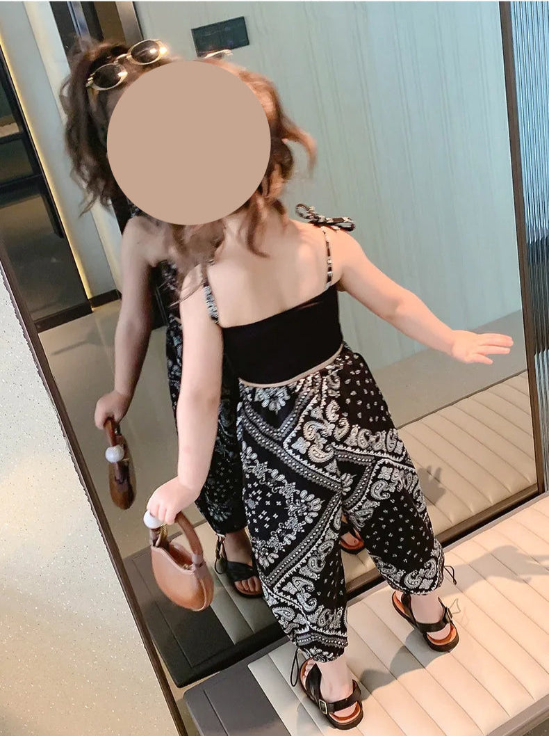 Jumpsuit – Coole Kindermode für Mädchen in Schwarz & Weiß