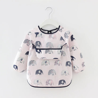 Lätzchen mit Ärmel für Babys & Kleinkinder in verschiedenen Designs