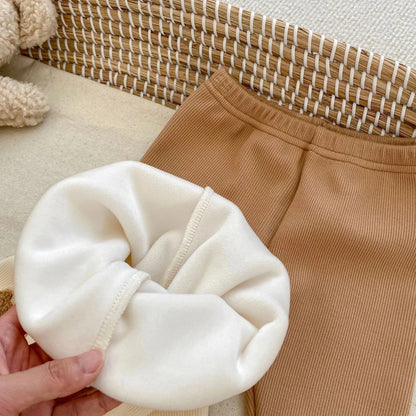 Kuschelweiche Hose mit Bärenmotiv