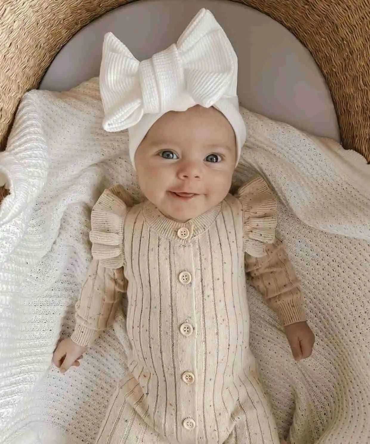 Baby Overall für Mädchen mit Rüschen im Strickdesign