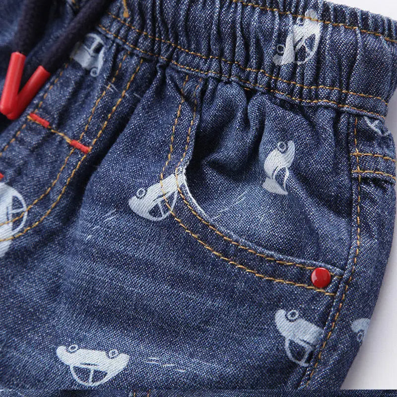 Jeans Shorts mit Auto-Motiven für Jungen