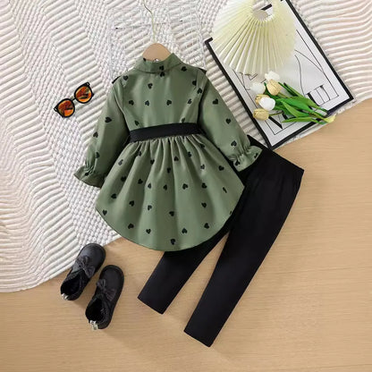 Elegantes Herzchen-Outfit für kleine Trendsetter