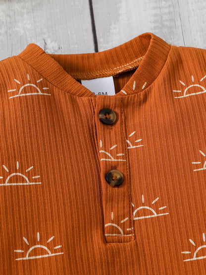 Baby Jungen 2-teiliges Outfit mit Sonnen-Print – Body & Hose