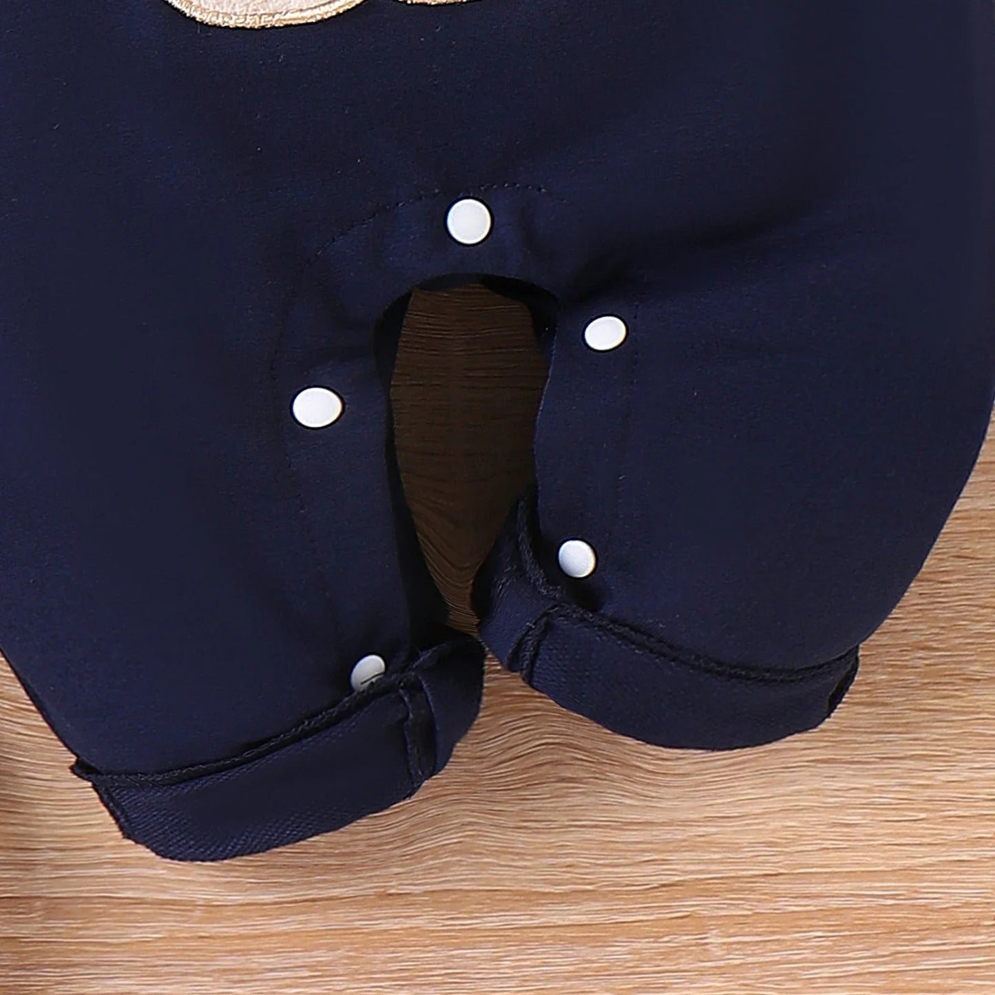 Kuschelweicher Baby-Overall mit Bärenmotiv