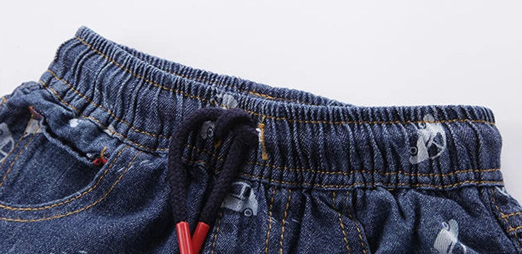 Jeans Shorts mit Auto-Motiven für Jungen