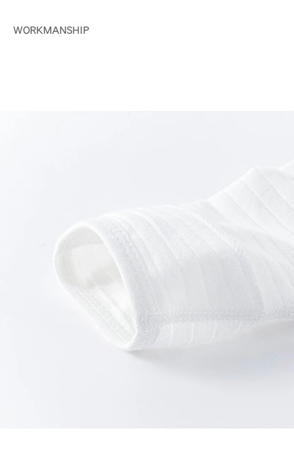 Kuschelweiches Baby-Langarmshirt mit Bärenapplikation