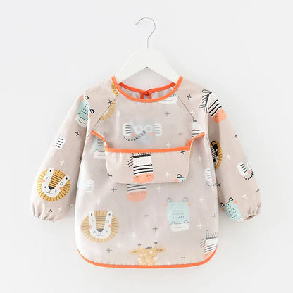 Lätzchen mit Ärmel für Babys & Kleinkinder in verschiedenen Designs