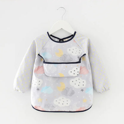 Lätzchen mit Ärmel für Babys & Kleinkinder in verschiedenen Designs