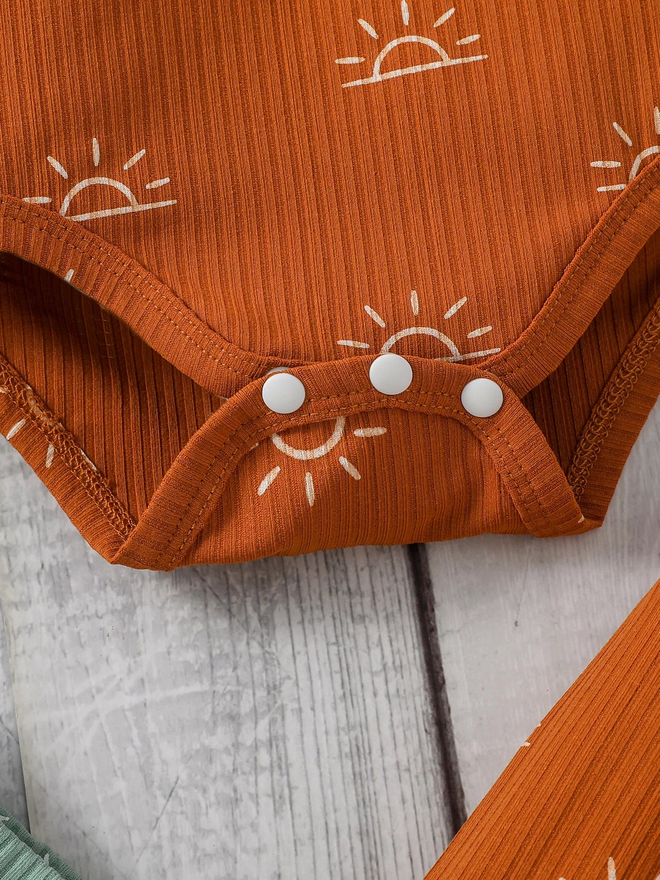Baby Jungen 2-teiliges Outfit mit Sonnen-Print – Body & Hose