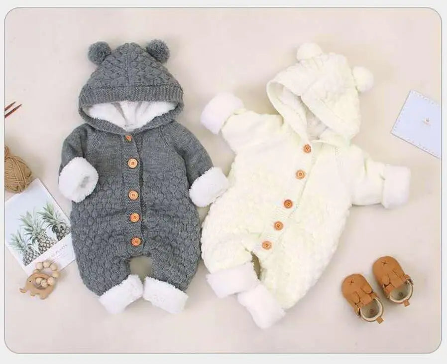 Kuscheliger Baby-Strickoverall "Bärenzauber"