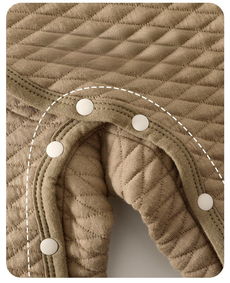 Gesteppter Baby-Strampler aus 100 % Baumwolle – warm & zeitlos