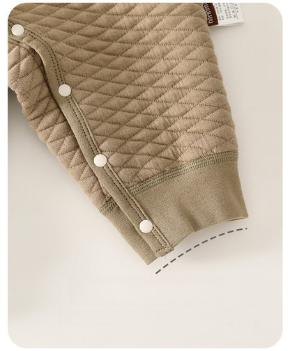 Gesteppter Baby-Strampler aus 100 % Baumwolle – warm & zeitlos