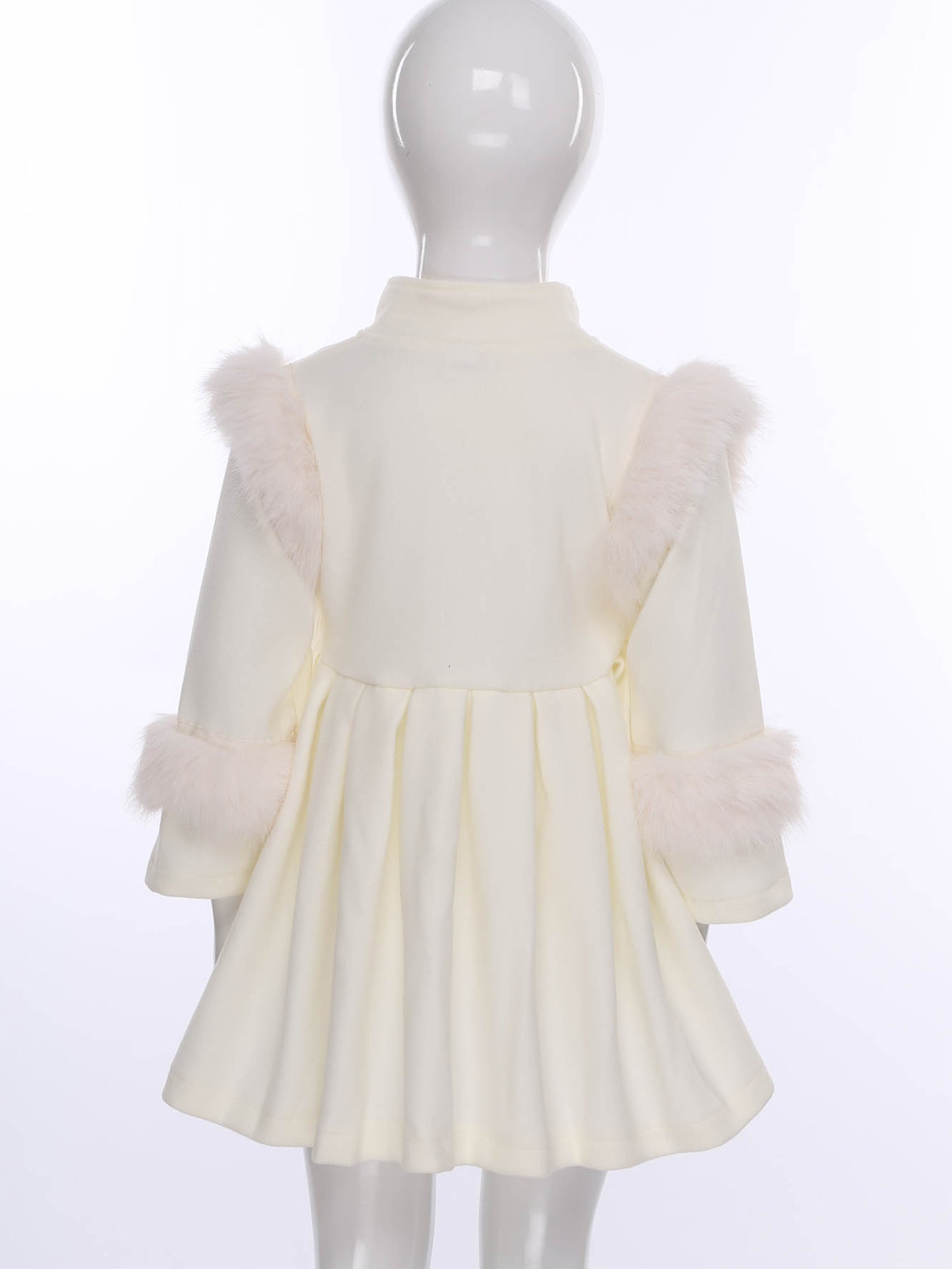 Festlicher Mädchenmantel mit Kunstfellbesatz – warm gefüttert & edel in Creme
