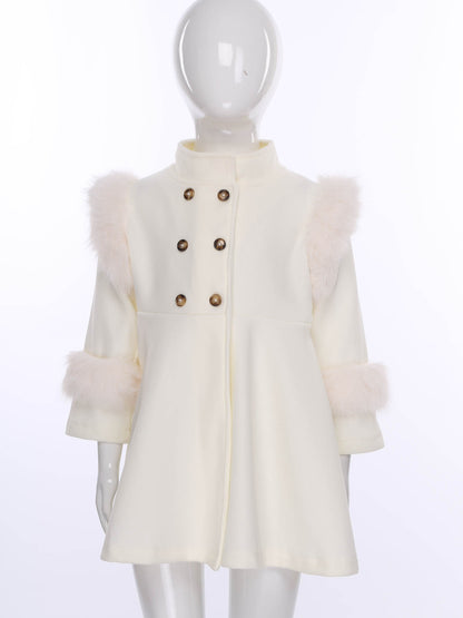 Festlicher Mädchenmantel mit Kunstfellbesatz – warm gefüttert & edel in Creme