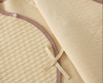 Gesteppter Baby Strampler aus Baumwolle – weicher Wickelstrampler mit Tiermotiv