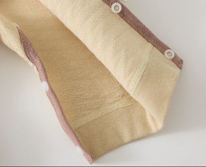 Gesteppter Baby Strampler aus Baumwolle – weicher Wickelstrampler mit Tiermotiv