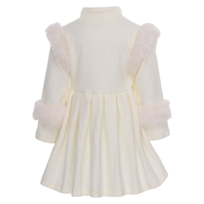 Festlicher Mädchenmantel mit Kunstfellbesatz – warm gefüttert & edel in Creme