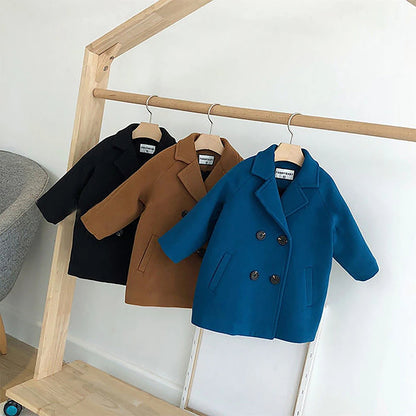 Einfarbiger Wollmantel in den Farben Braun, Schwarz oder Blau