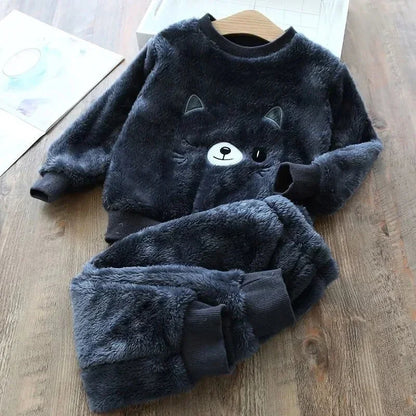 Kuscheliger Tiertraum: Flauschiger Kinder-Pyjama von Modern Kid