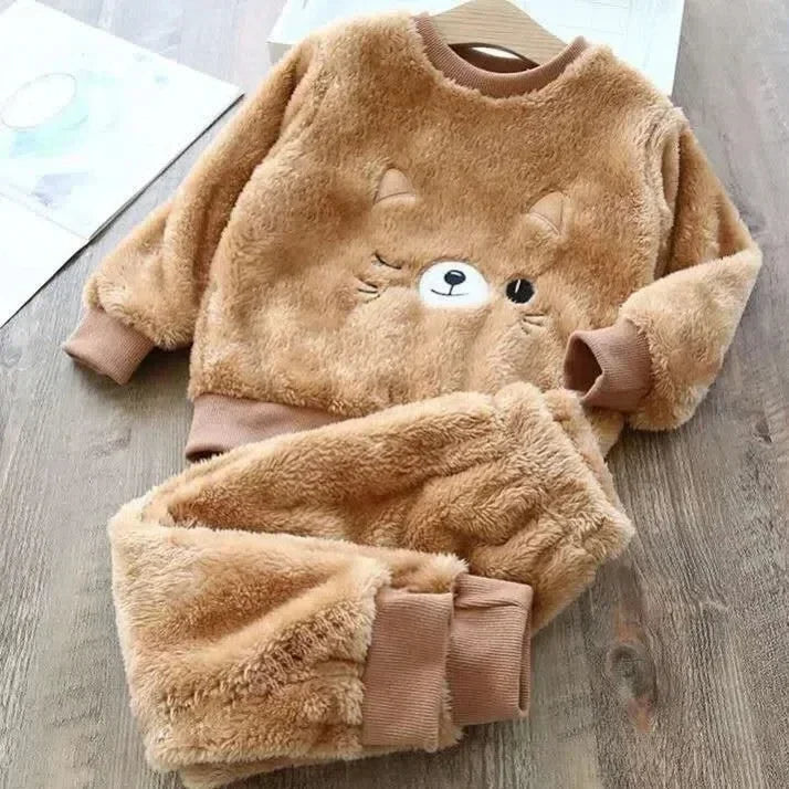 Kuscheliger Tiertraum: Flauschiger Kinder-Pyjama von Modern Kid