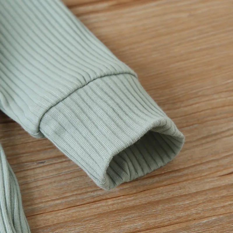 Kuschelweicher Baby-Strampler "Träumeland" – Für kleine Entdecker und Träumer