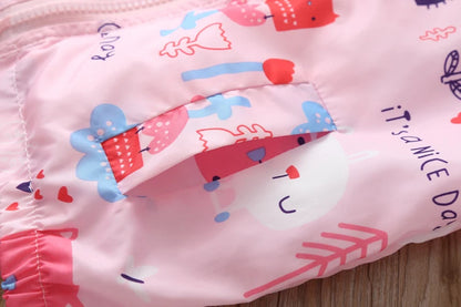Regenjacke / Übergangsjacke für Mädchen mit Kapuze / Wind- und Wasserabweisend