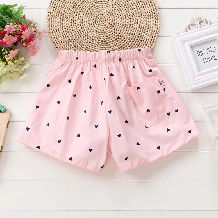 Zauberhafte Mädchen-Shorts mit Herzmuster und Schleifendetail