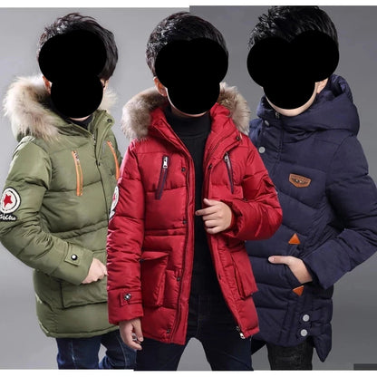 Winterjacke mit Kapuze & Kunstfell / Winterparka für Jungen / Daunenjacke Wind- und Wasserabweisend