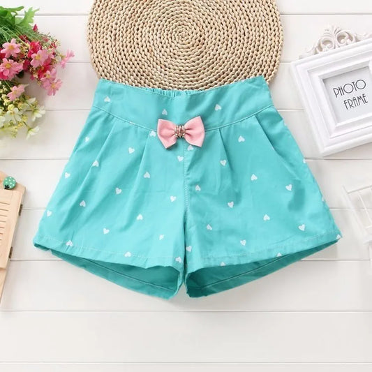 Zauberhafte Mädchen-Shorts mit Herzmuster und Schleifendetail