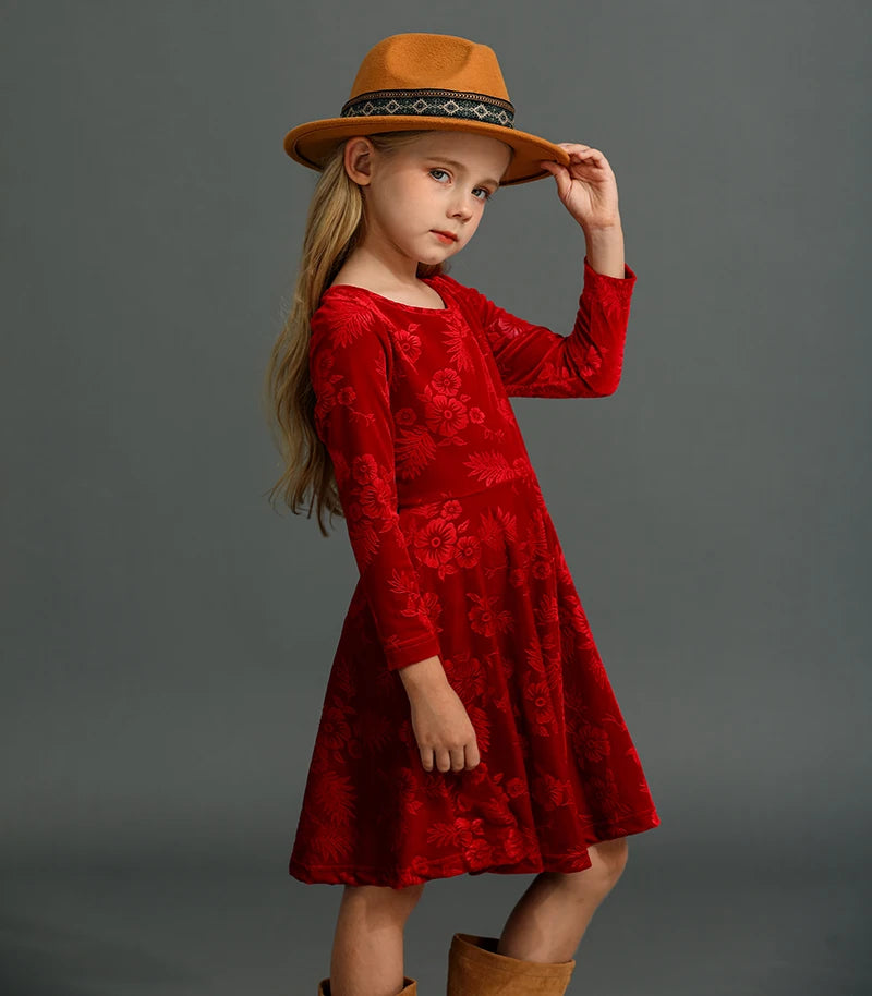 Elegantes Kinderkleid mit Blumenmuster