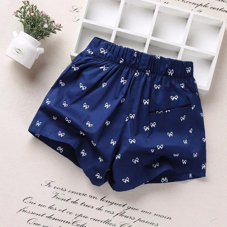 Zauberhafte Mädchen-Shorts mit Herzmuster und Schleifendetail