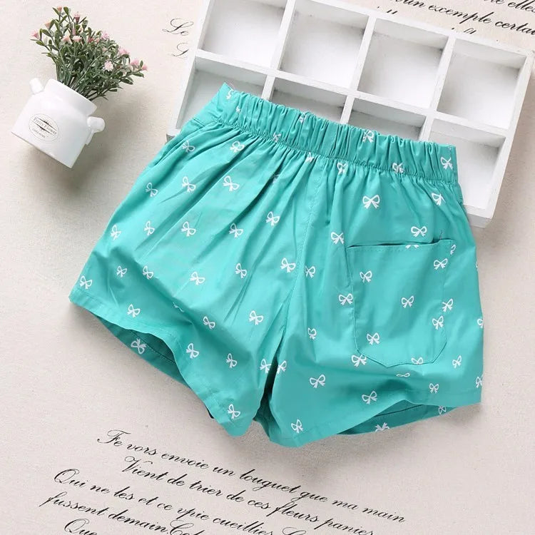 Zauberhafte Mädchen-Shorts mit Herzmuster und Schleifendetail