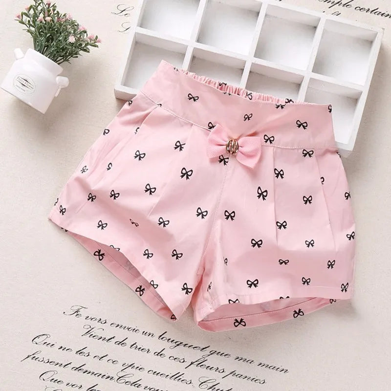 Zauberhafte Mädchen-Shorts mit Herzmuster und Schleifendetail