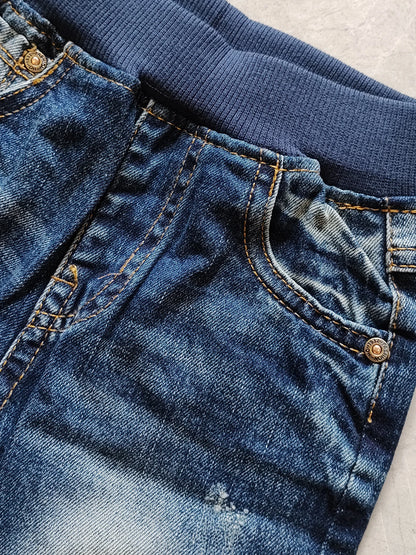 Stylische Jeanshose für Jungen im Used-Destroyed-Look