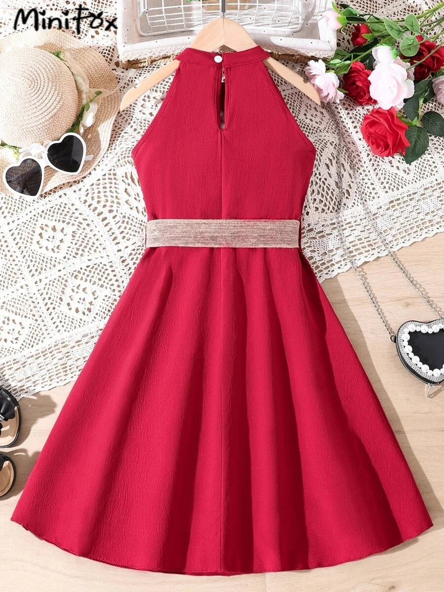 Elegantes Mädchenkleid mit Gürtel