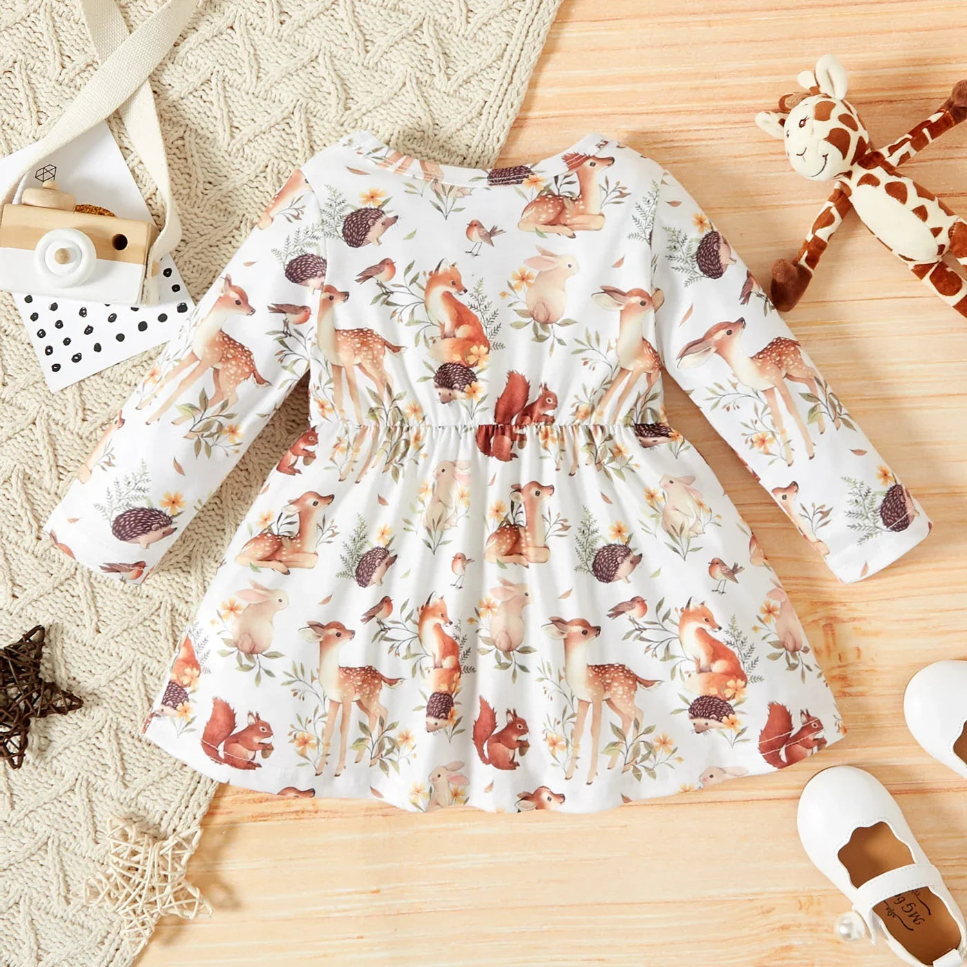 Niedliches Baby-Kleid mit Waldtier-Print