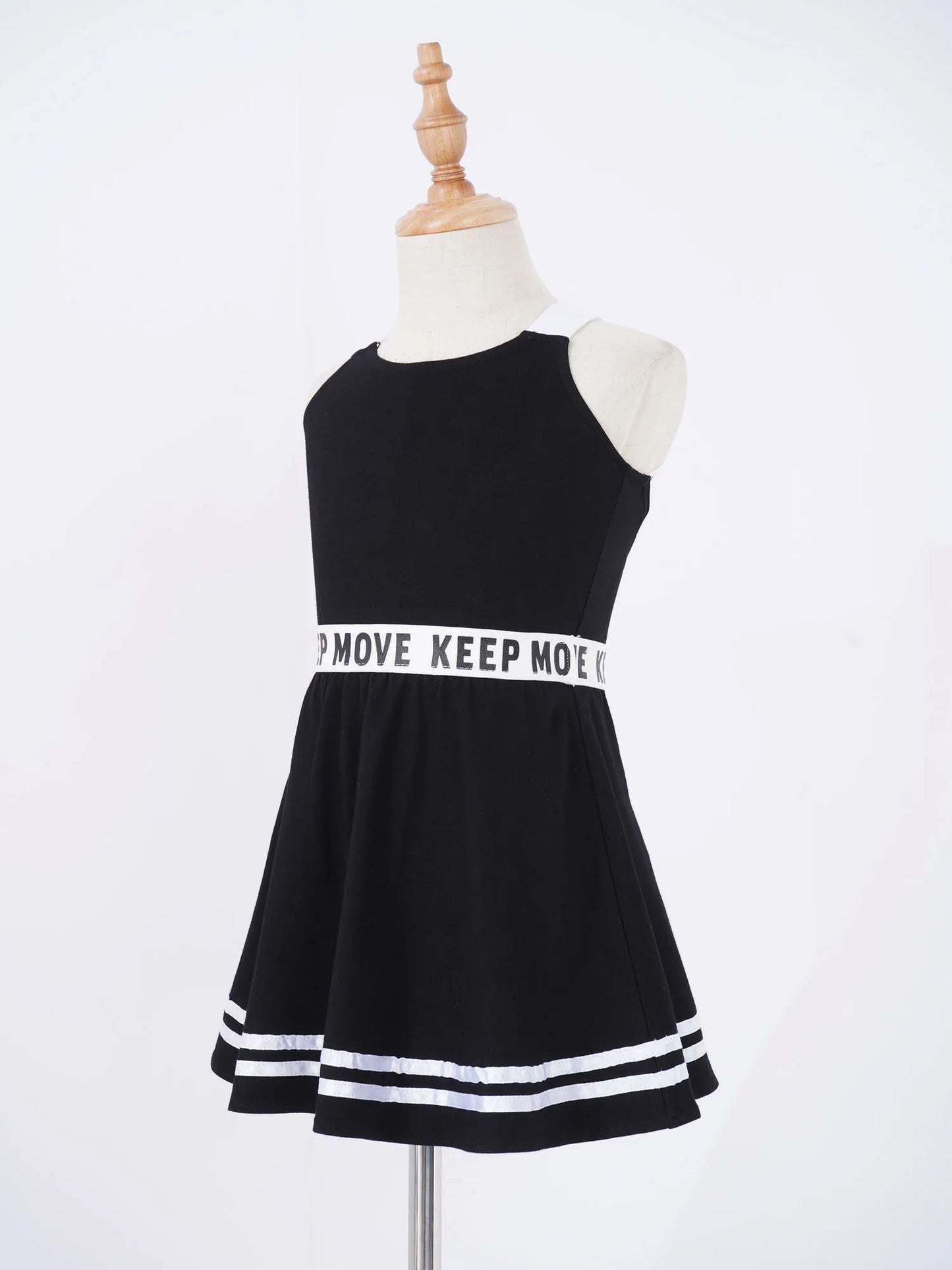 Sportliches Mädchen-Tanzkleid mit Shorts