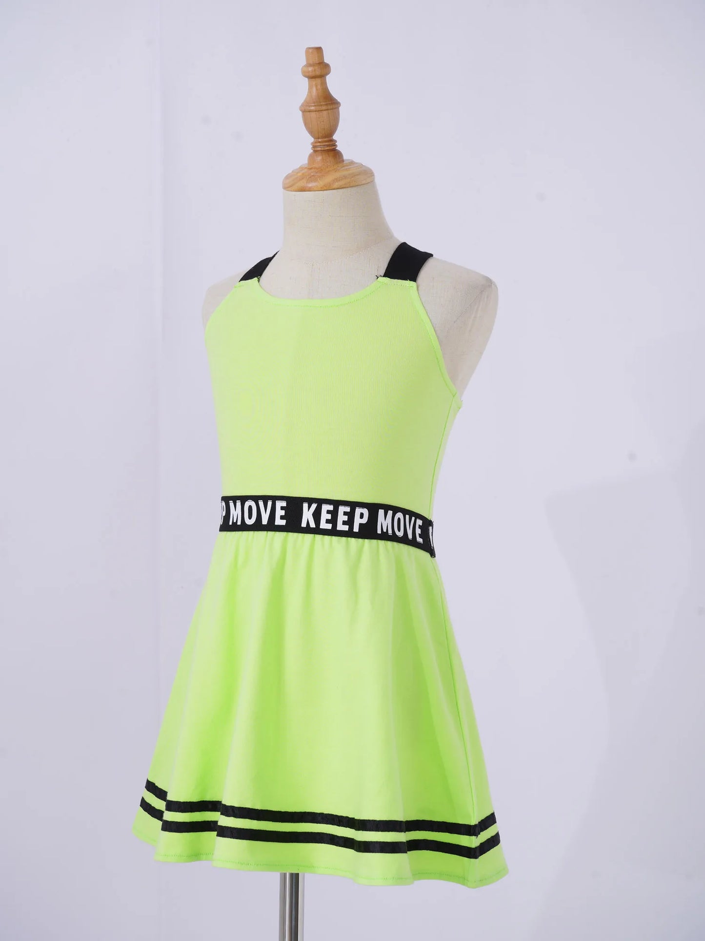 Sportliches Mädchen-Tanzkleid mit Shorts