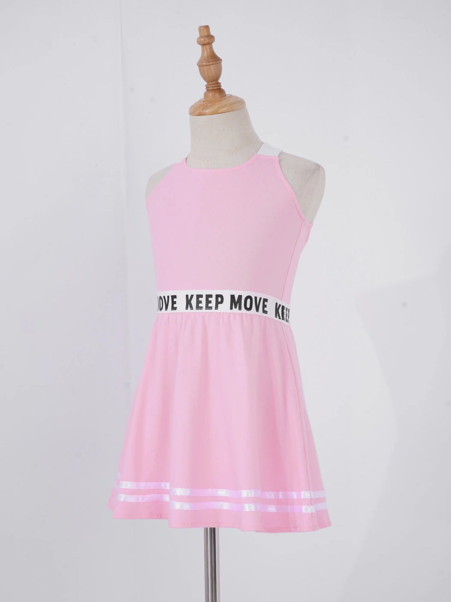 Sportliches Mädchen-Tanzkleid mit Shorts