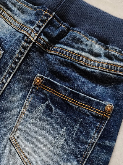 Stylische Jeanshose für Jungen im Used-Destroyed-Look
