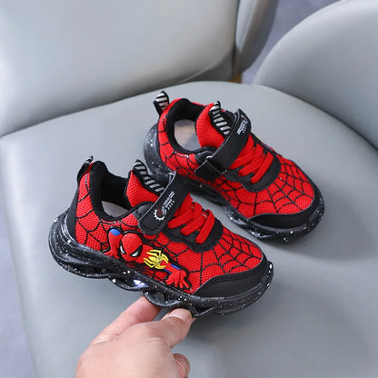 Leuchtende Superhelden-Sneaker für Kinder