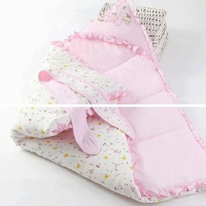 Baby Kuschelsack mit Rüschenverzierung