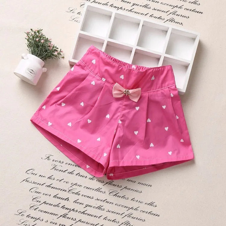 Zauberhafte Mädchen-Shorts mit Herzmuster und Schleifendetail
