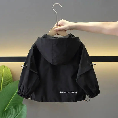 Übergangsjacke mit Kapuze in Schwarz oder Grün