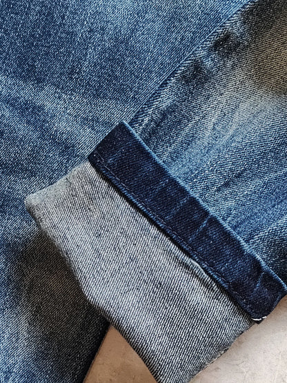 Stylische Jeanshose für Jungen im Used-Destroyed-Look