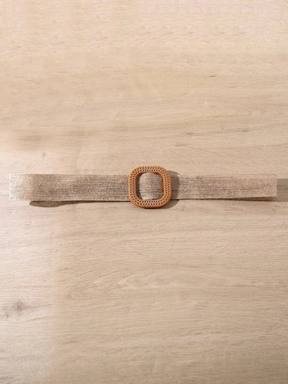 Elegantes Mädchenkleid mit Gürtel