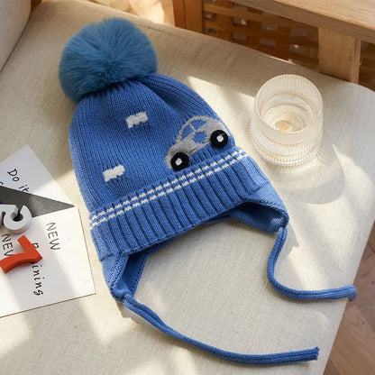 Kinder-Wintermütze mit niedlichem Auto-Design und Bommel