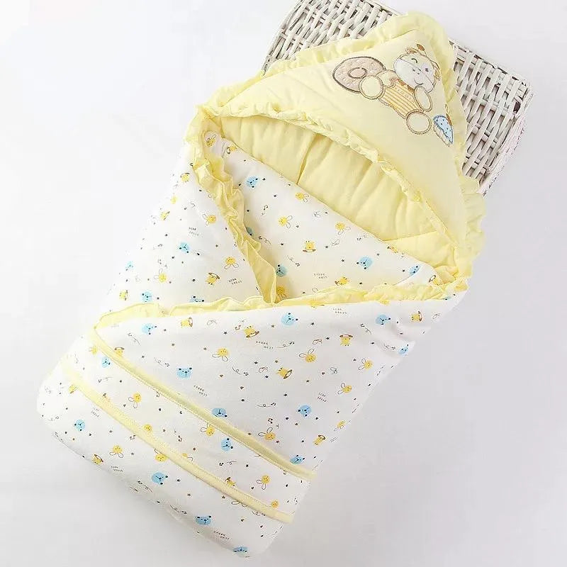 Baby Kuschelsack mit Rüschenverzierung